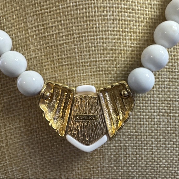 Vintage NAPIER 1980s Milky White Bead Gold Tone Necklace Cocktail Statement - Picture 4 of 4
